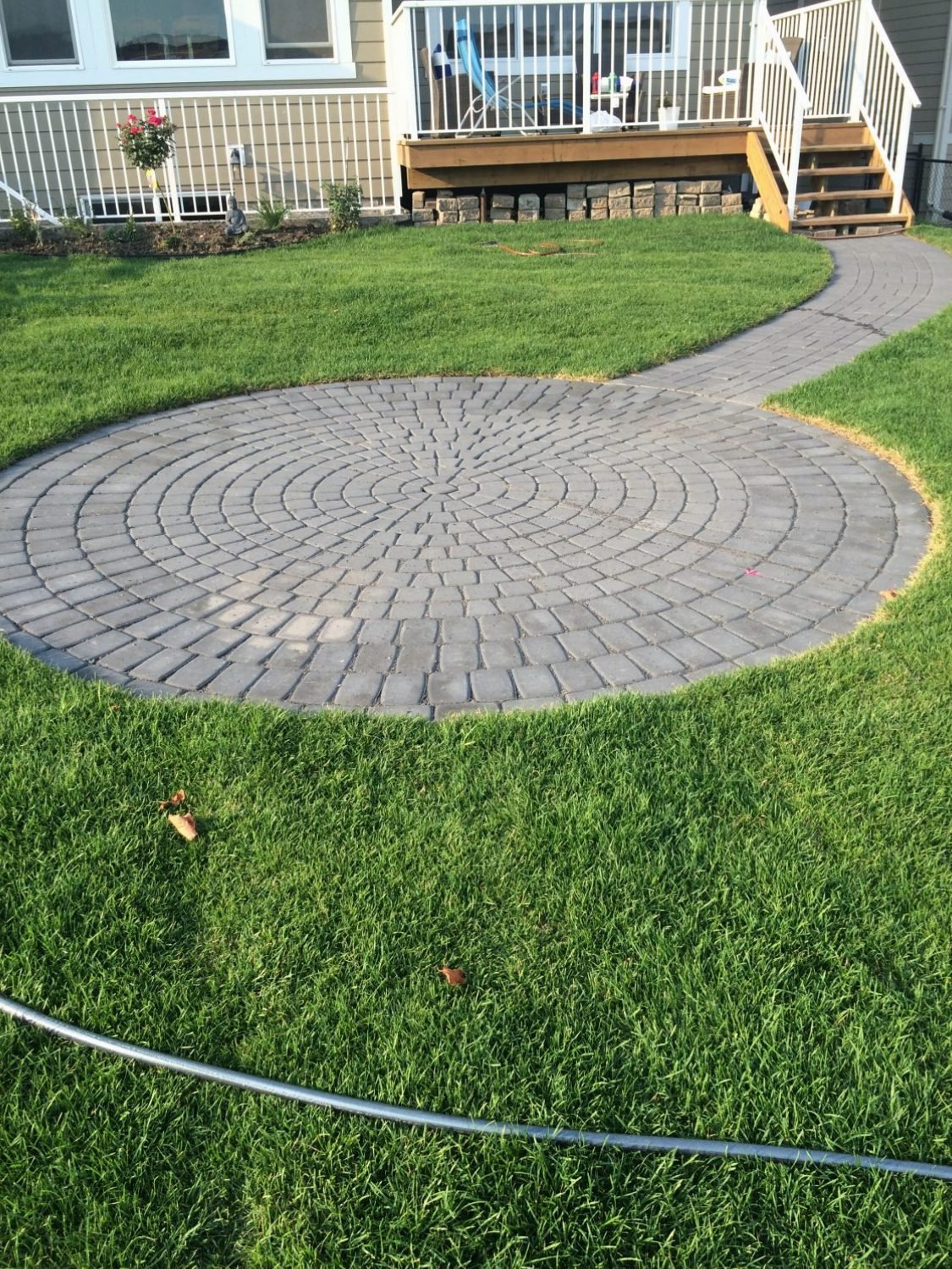 Circular interlocking paving